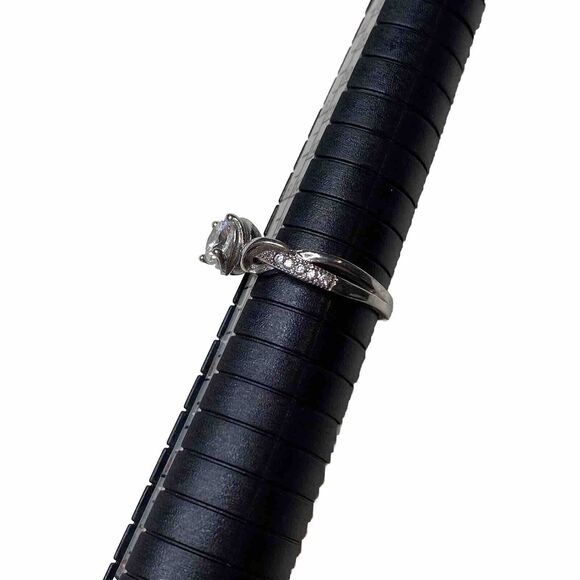 925 Sterling Silver Oval Cut Simulated Diamond Braided Band Ring Size 7 - Picture 2 of 6